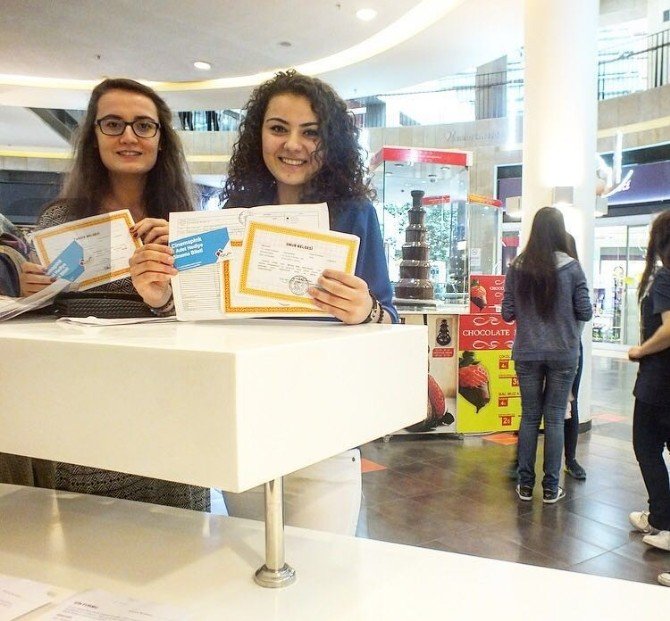 Forum Kapadokya’da Takdir Belgesini Getiren Öğrencilere Sinema Bileti Hediye