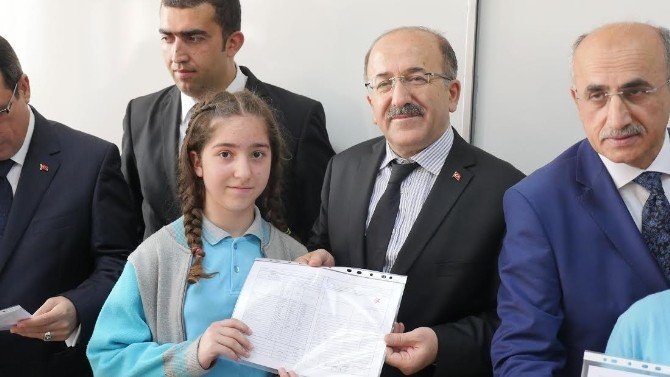 Trabzon’da 158 Bin Öğrenci Karne Heyecanı Yaşadı