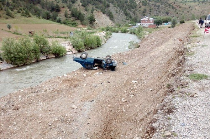 Gümüşhane’de Görevden Dönen Resmi Araç Kaza Yaptı: 2 Yaralı