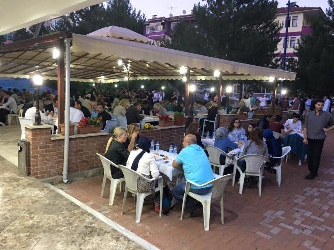 Karabük Ülkü Ocakları İftar Yemeği Düzenledi
