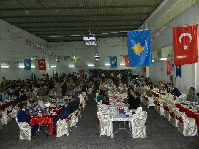 Mehmetçik Kosovalılarla İftarda Buluştu