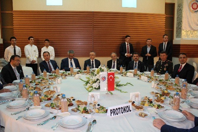 Bakan Ağbal İş Adamlarıyla İftarda Buluştu
