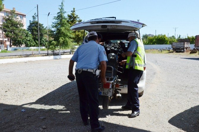 Motosiklet Sürücüsü Polisten Kaçamadı