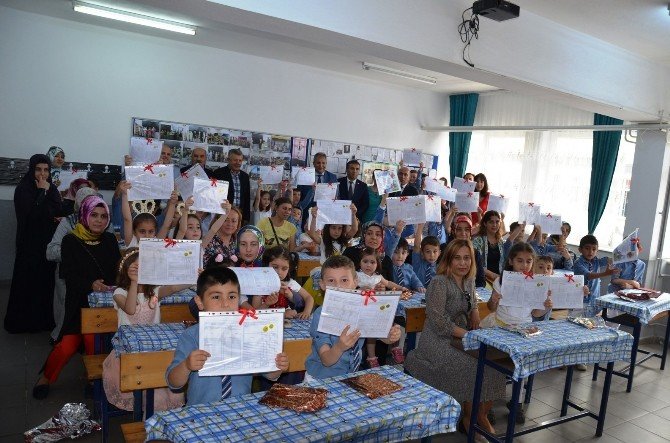 Öğrencilerin Karneleri Törenle Dağıtıldı