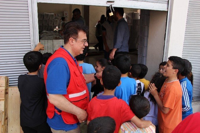 Türk Kızılayı’ndan Mültecilere Bir Tır Dolusu Yardım