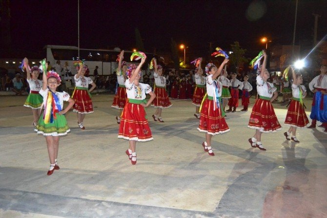 Ayvalık’ta Uluslararası Halk Dansları Coşkusu