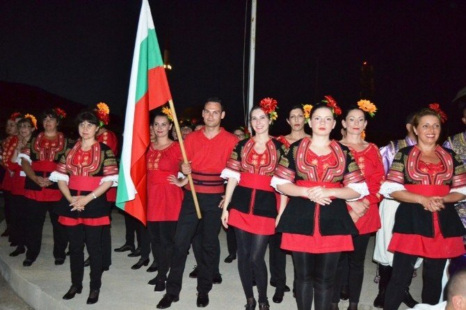 Ayvalık’ta Uluslararası Halk Dansları Coşkusu