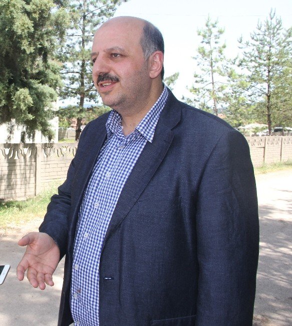 10. Yıl Marşı’nı Yasaklayan Müdüre Ak Partili Vekil Ercoşkun’dan Destek