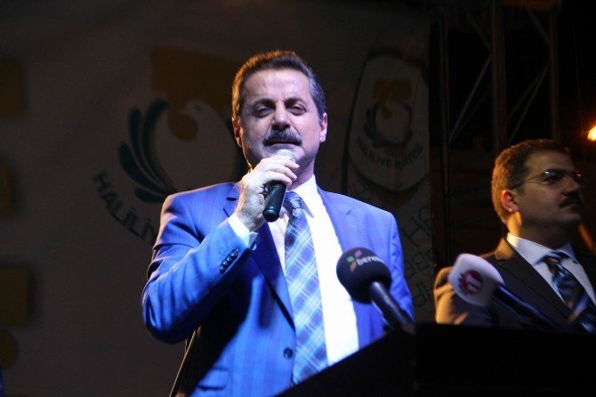 Bakan Çelik Şanlıurfa’da 5 Bin Kişiyle İftar Yaptı