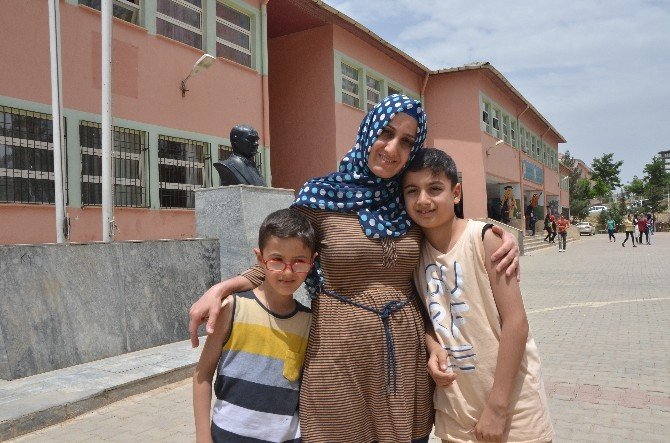 16 Yıldır Atanamayan 41 Yaşındaki Ev Hanımı Lys’ye Girdi