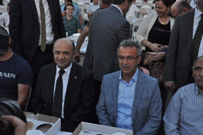 Milli Savunma Bakanı Işık Ak Parti Gebze’nin İftarına Katıldı