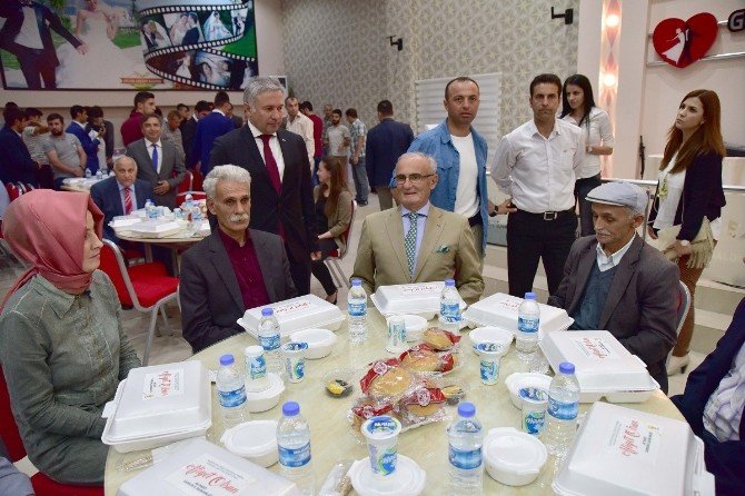 Başkan Yılmaz, Orucunu Şehit Babası İle Açtı