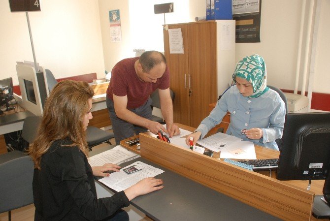 Nüfus Cüzdanını Kaybeden Lys Adayının Zamanla Yarışı