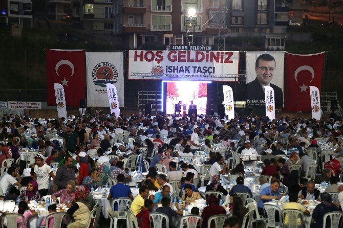 8 Bin Kişiyi Buluşturan Ay-yıldızlı İftar