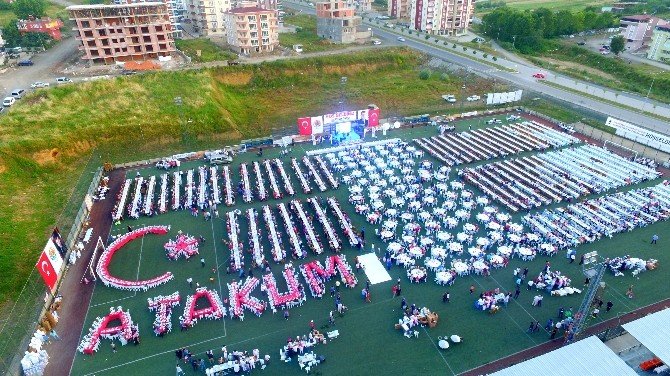 8 Bin Kişiyi Buluşturan Ay-yıldızlı İftar