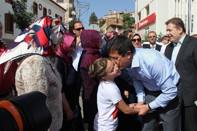 Ekonomi Bakanı Nihat Zeybekci: “Türkiye En Az Yüzde Beş Büyüme Sağlamalı”