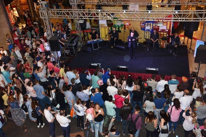 Forum Trabzon’da Sefa Doğanay’la Kahkaha Tufanı