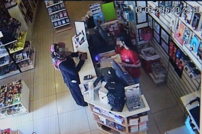 Kitapçıdan Tırnakçılık Yöntemiyle Dolandırıcılık