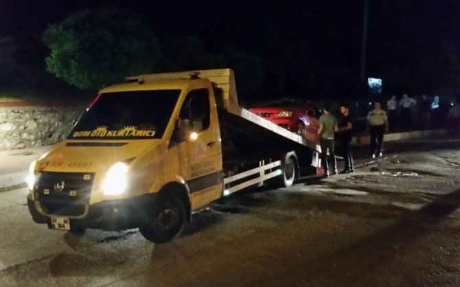 Kaldırıma Çıkan Otomobil Devrildi: 2 Yaralı