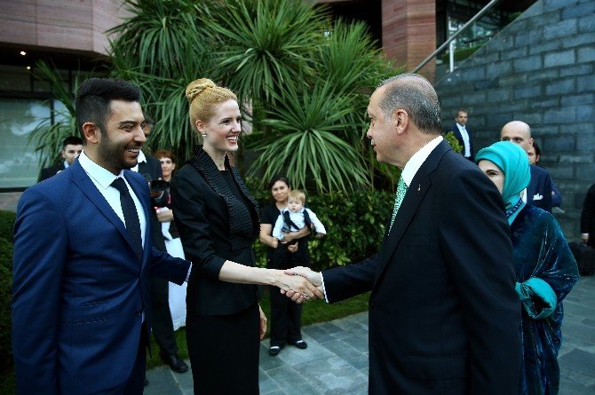 Cumhurbaşkanı Erdoğan: "Millete Husumet İçinde Kendine Sanatçı Diyen Bir Kesim Var"