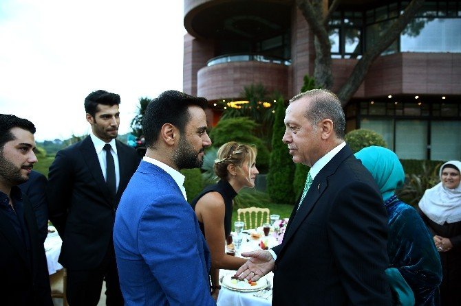 Cumhurbaşkanı Erdoğan: "Millete Husumet İçinde Kendine Sanatçı Diyen Bir Kesim Var"
