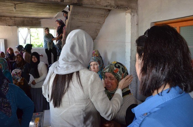 Denizde Boğulan Çocuklar Son Yolculuklarına Uğurlanıyor