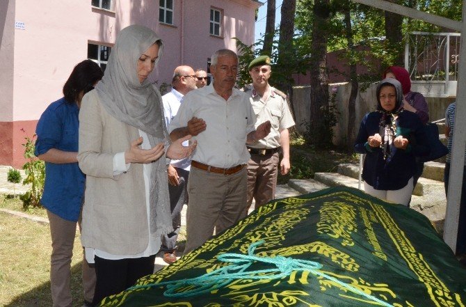 Denizde Boğulan Çocuklar Son Yolculuklarına Uğurlanıyor