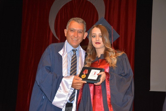Ydü Sağlık Bilimleri Fakültesi Mezunları Diplomalarını Aldı