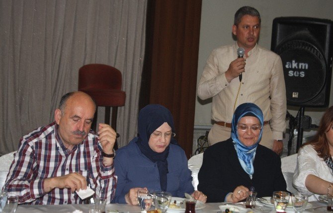 Müezzinoğlu: “Chp’nin Kıvrak Genel Başkanını Türkiye Gündeminden Çıkarmak Gerek”