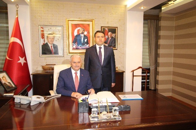 Başbakan Yıldırım Ağrı Valiliğini Ziyaret Etti