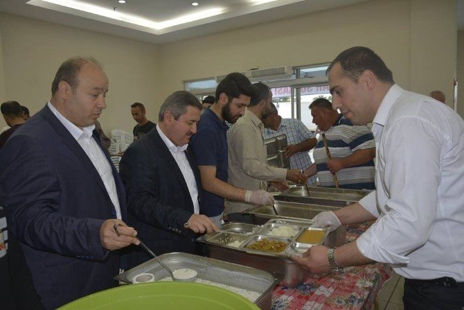 Yetimlerle İftar Yaptılar