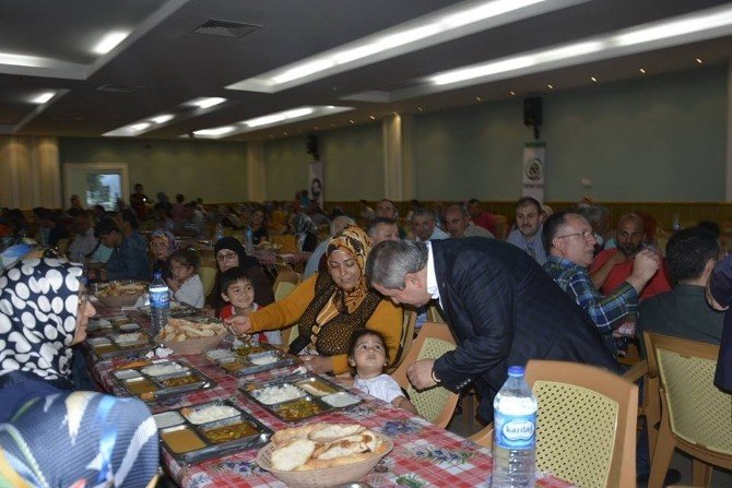 Yetimlerle İftar Yaptılar