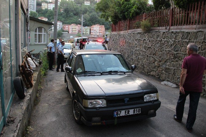 Tartıştığı Polisi Otomobilinin Üzerine Alıp Metrelerce Sürükledi