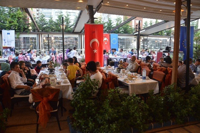 Trabzon’da Mültecilerle Dostluk İftarı