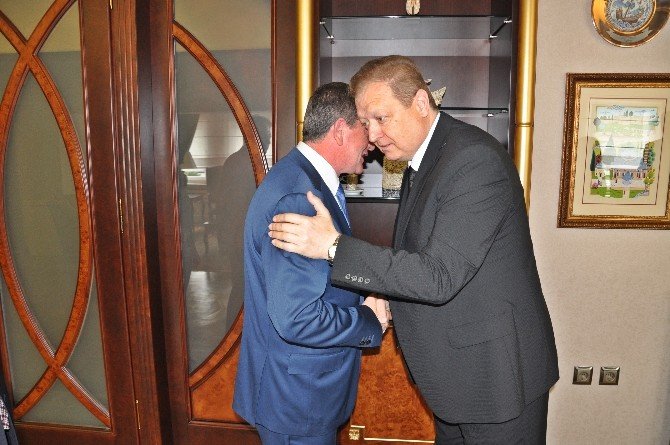 Ak Parti Trabzon İl Başkanı Haydar Revi’den Vali Yavuz’a “Hayırlı Olsun” Ziyareti