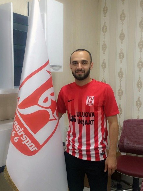 Balıkesirspor 3 Futbolcuyu Renklerine Bağladı