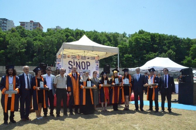 Sinop Üniversitesi’nde Mezuniyet Coşkusu