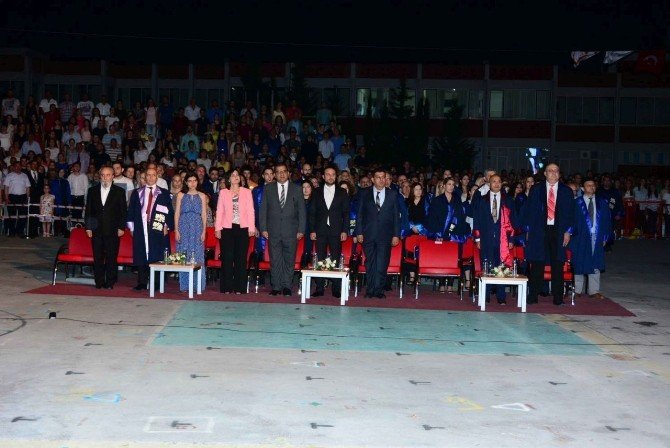 Eğitim Fakültesi Öğrencilerinin Mezuniyet Şöleni