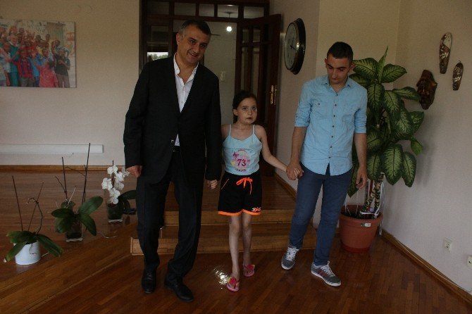 Dev Hücreli Granül Om Teşhisi Konulan Minik Esranur Taburcu Oldu