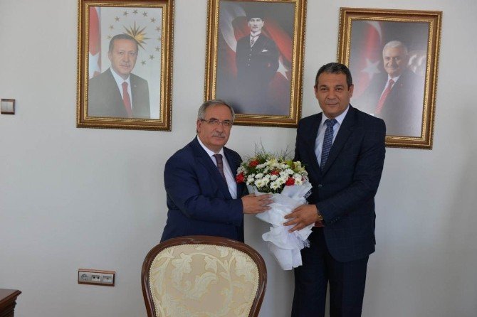 Vali Ahmet Hamdi Nayir: Alış-veriş Özgürlüğümüzü Küçük Esnaftan Yana Kullanmalıyız