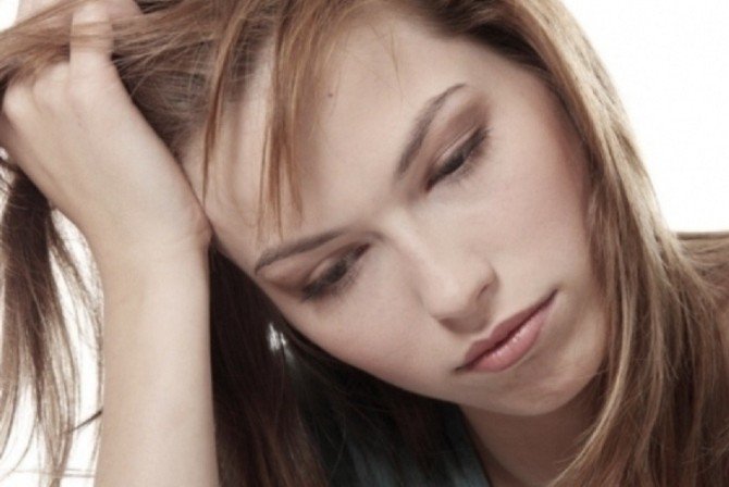 Dermatolog Ertek: "Kaşlarınızı Sürekli Ovuşturmayın"