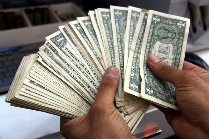 Dövizciler “1 Dolar” Stokluyor