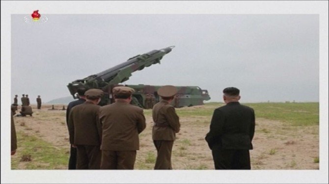 Kuzey Kore, Balistik Füze Denemesini Lider Kim Gözetiminde Gerçekleştirmiş
