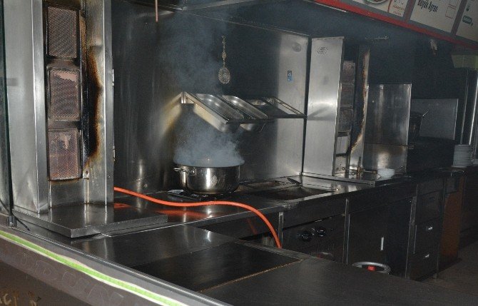 Ocakta Unutulan Yemek İtfaiye Ekiplerini Harekete Geçirdi