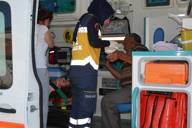 Otomobil İle Minibüs Çarpıştı: 4 Yaralı