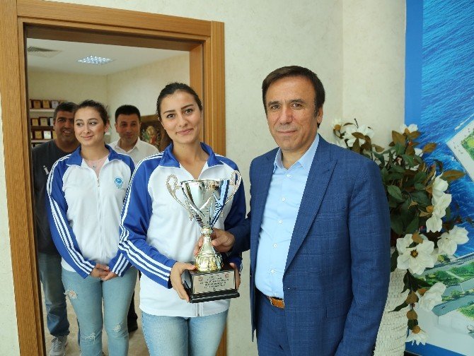 Canikli Sporcular Gururlandırıyor