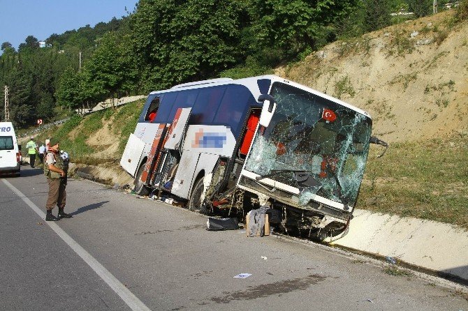 Samsun’da Otobüs Refüje Çarptı: 40 Yaralı