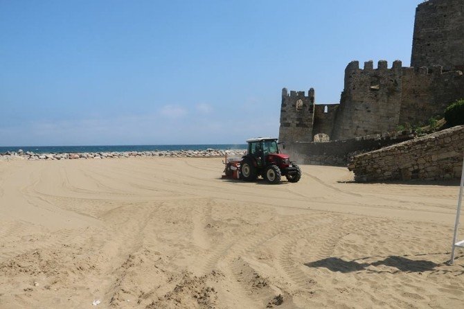 Sinop Belediyesi’nden Plaj Temizliği