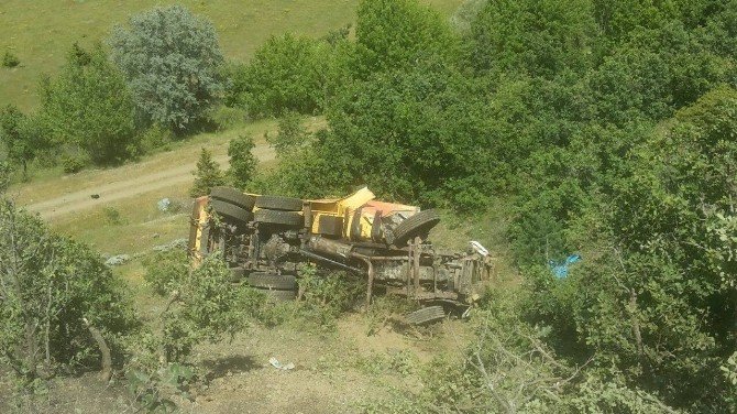 Tokat’ta Kamyon Uçuruma Yuvarlandı: 1 Ölü