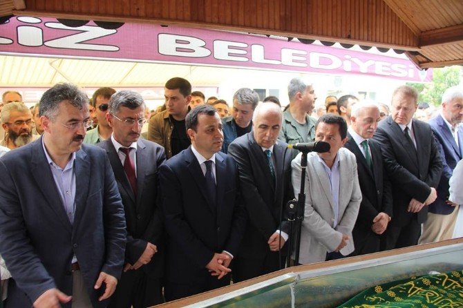 İzmir Valisi Erol Ayyıldız’ın Babası Toprağa Verildi